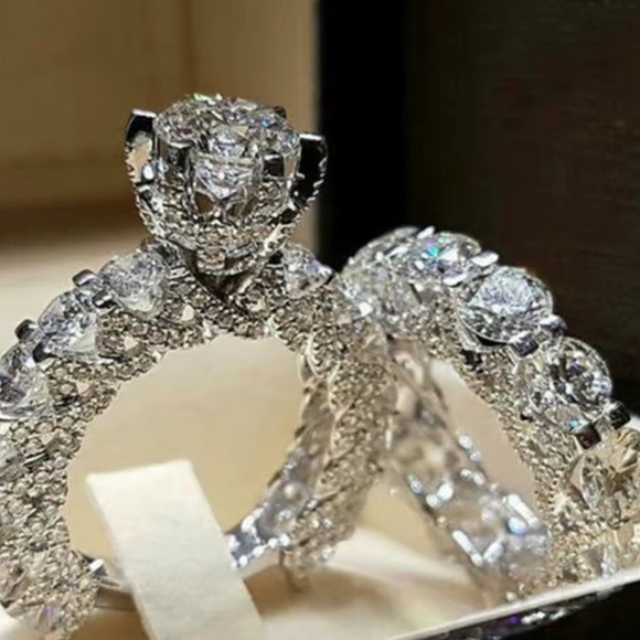 Anthropologie Luxury Crystal Wedding Ring Silver Women's Ring Set - Picture 5 of 8